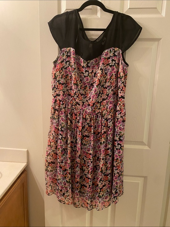 Danny & Nicole Dresses & Skirts - Danny & nicole women’s Floral Chiffon Dress with Black Yoke